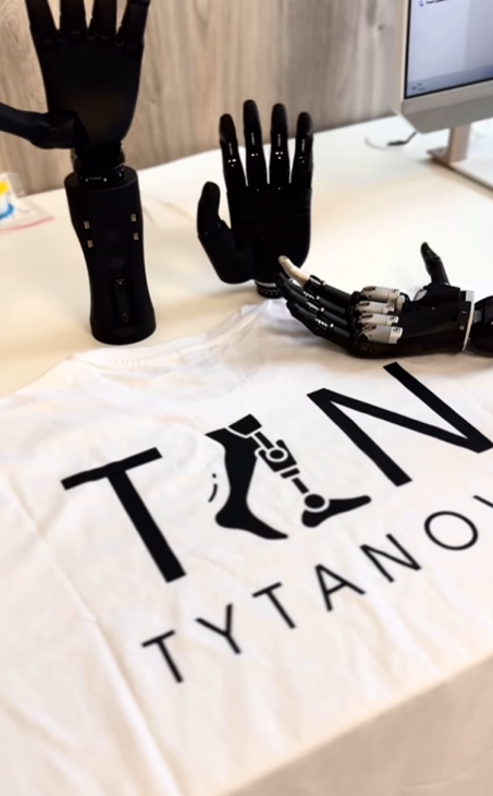 Tytanovi