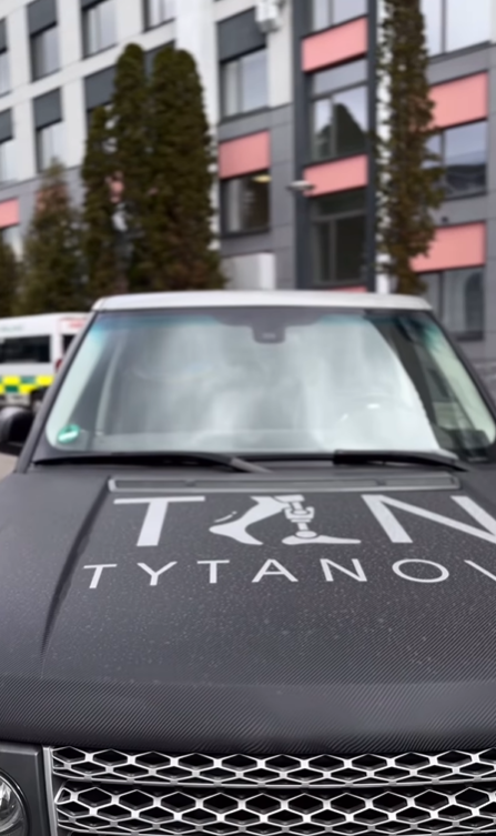 Tytanovi